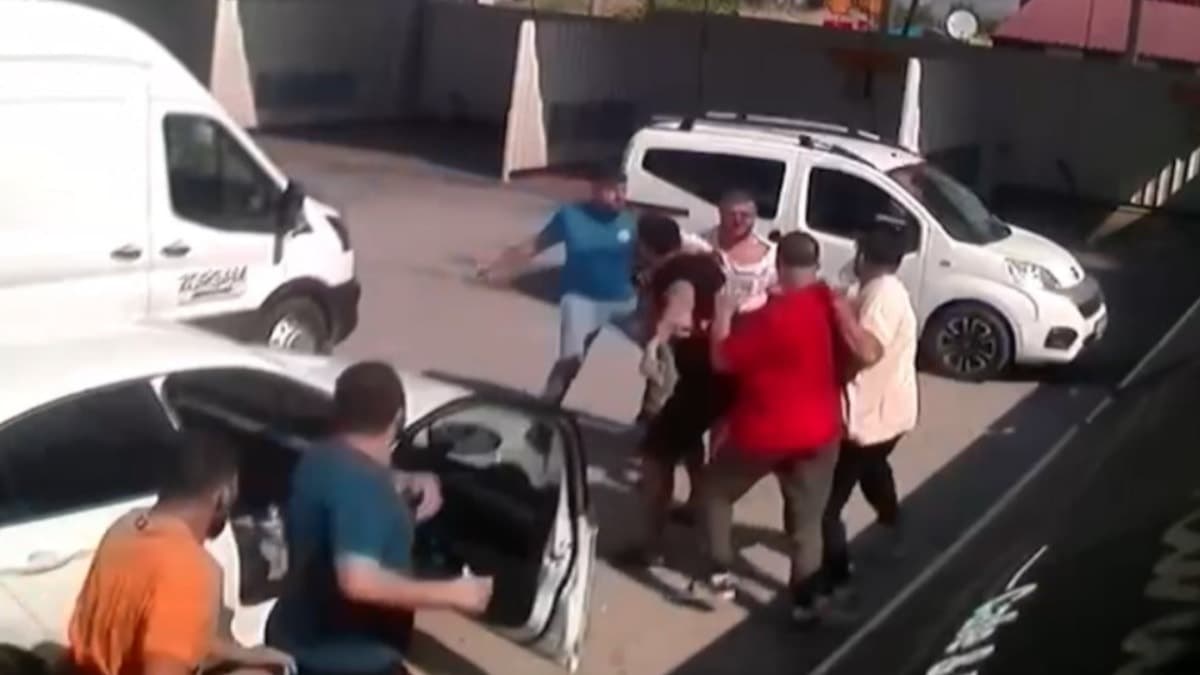 Güreş müsabakasına giden başpehlivan benzin istasyonunda darbedildi