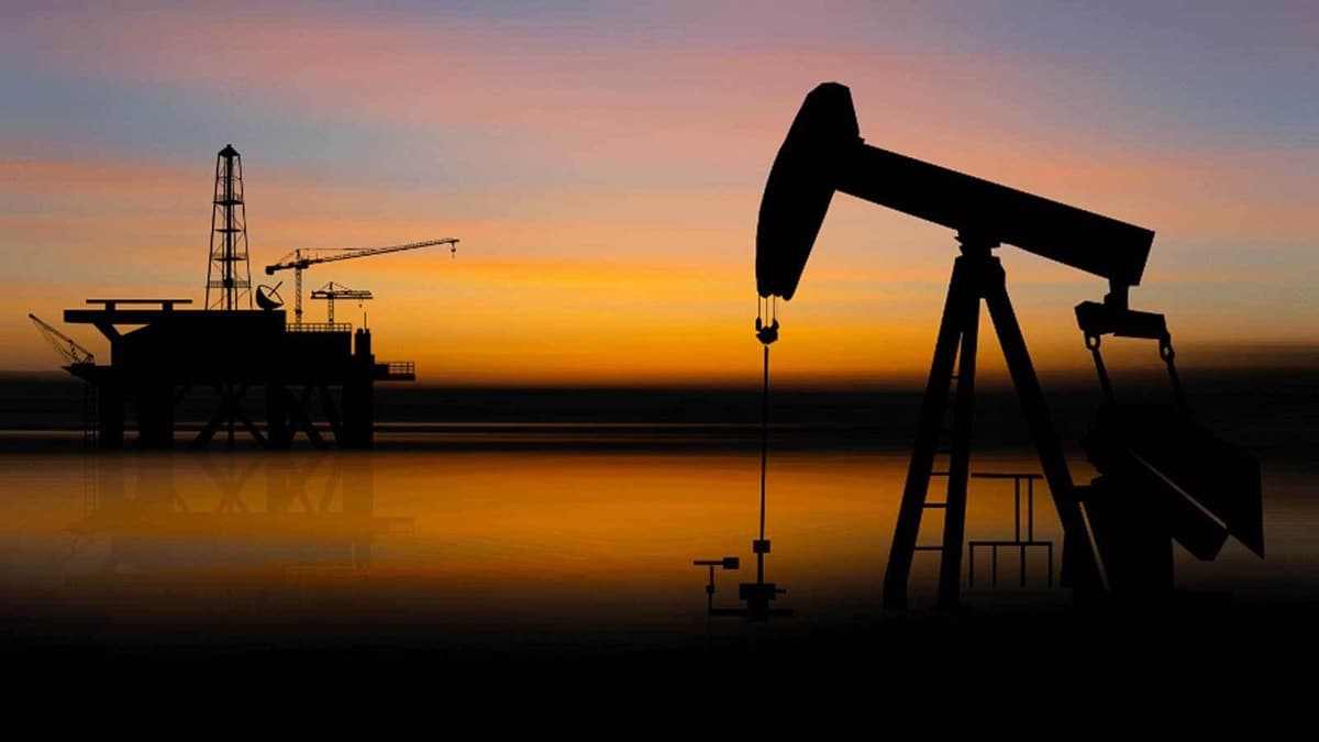 Hürmüz Boğazı'ndaki tırmanma küresel petrol piyasasını sarstı