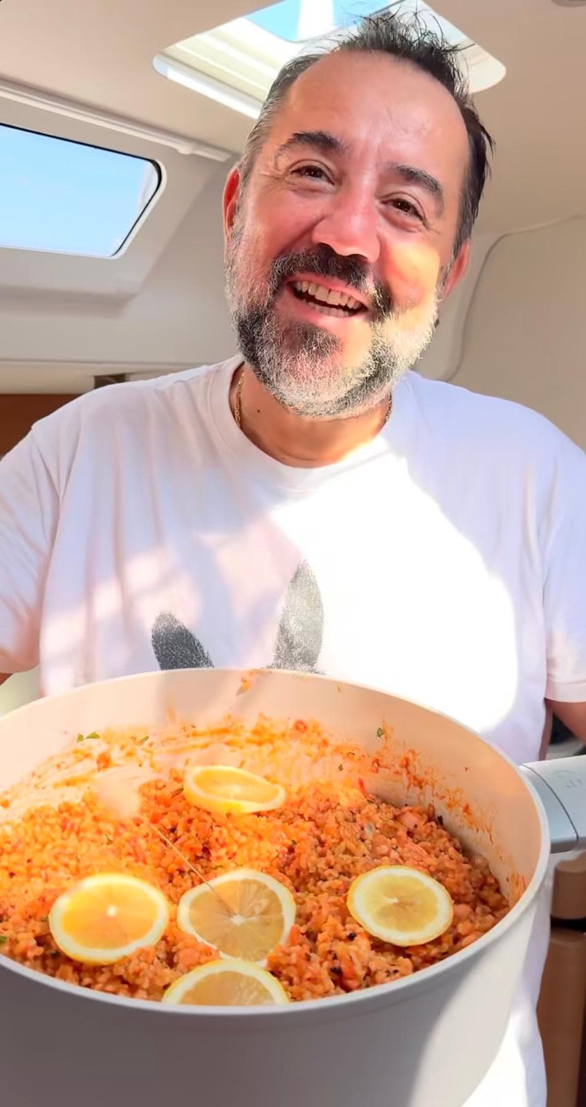 Ata Demirer'den ilginç tarif: Ahtapotlu bulgur pilavı