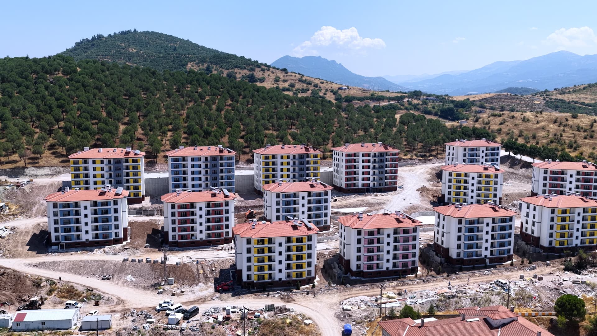 Sındırgı depreminin üzerinden 1 yıl geçti: "Anahtarları çok yakında teslim edeceğiz"
