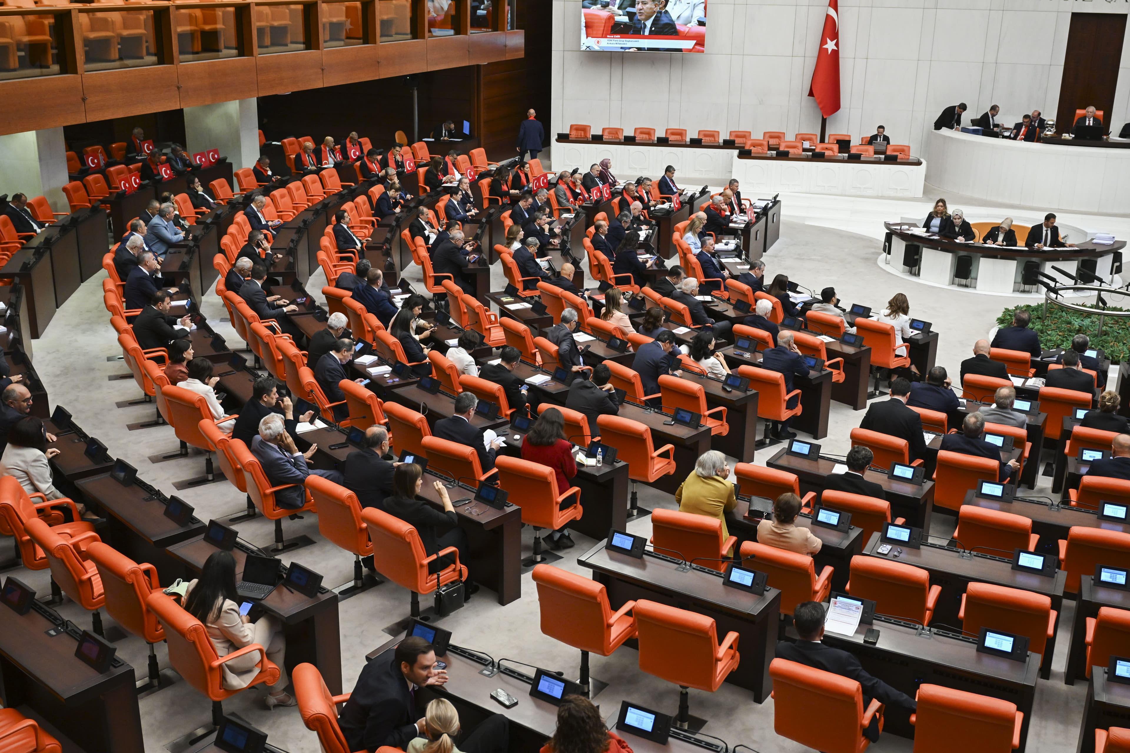 Terörsüz Türkiye yasası TBMM'de kabul edildi. Siyasilerden birlik mesajı