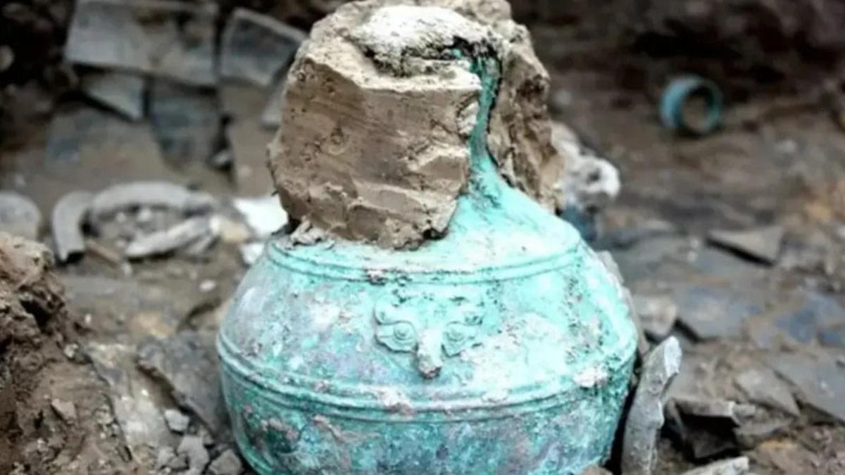Arkeologları heyecanlandıran keşif: 2 bin yıllık mezar şişesi tarihin seyrini değiştirdi