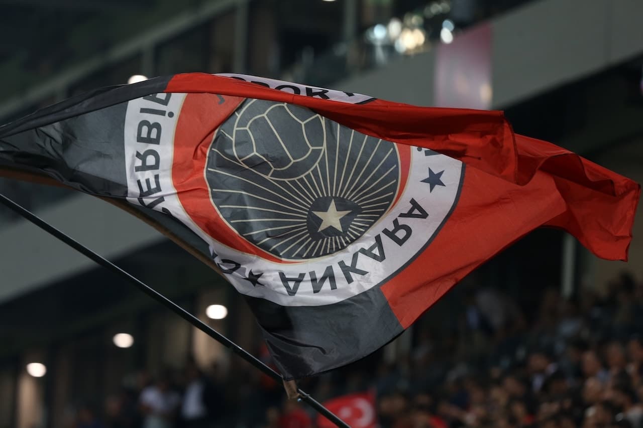 Fenerbahçe derbisi öncesi bilet fiyatları tartışma yarattı