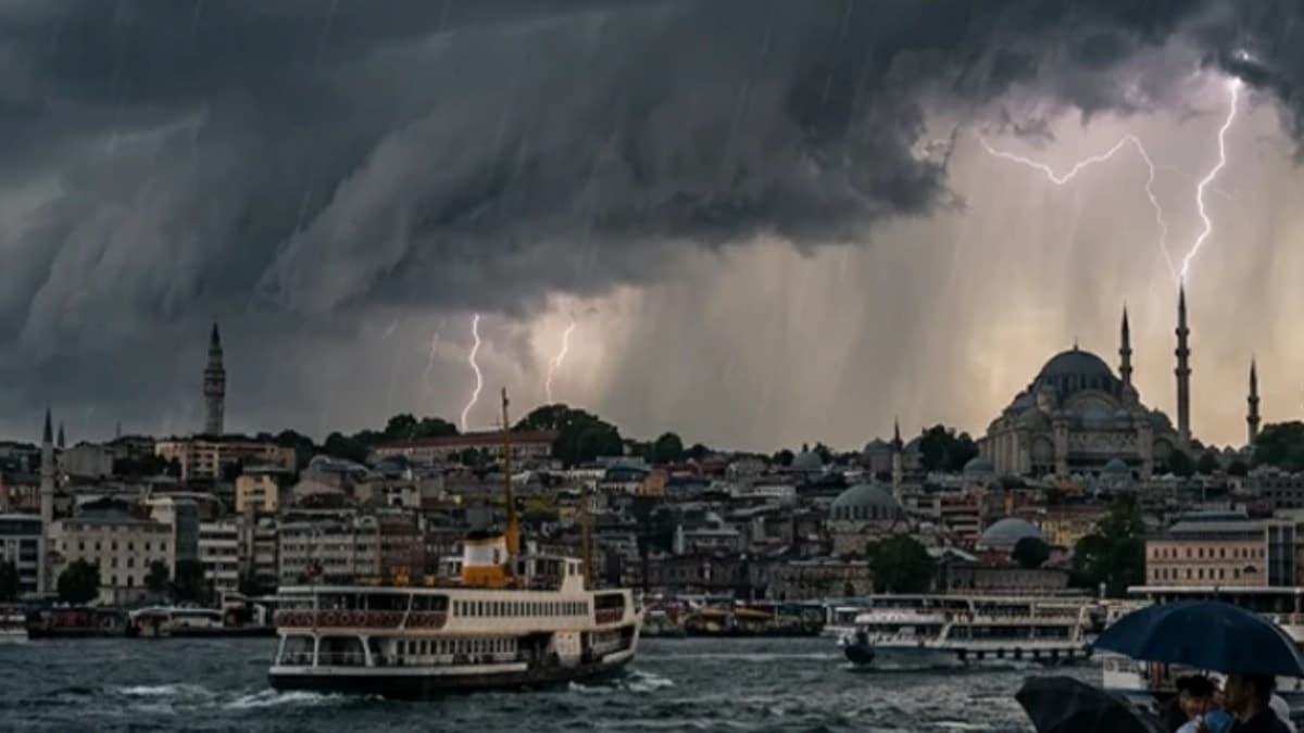 İstanbul Valiliği'nden fırtına uyarısı: Saat verildi, vatandaşlar dikkatli olmalı