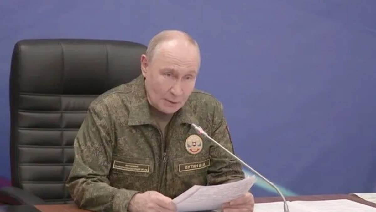 Putin kamuflaj kıyafetiyle sahaya indi: Avrupa'yı ayağa kaldıran talimat