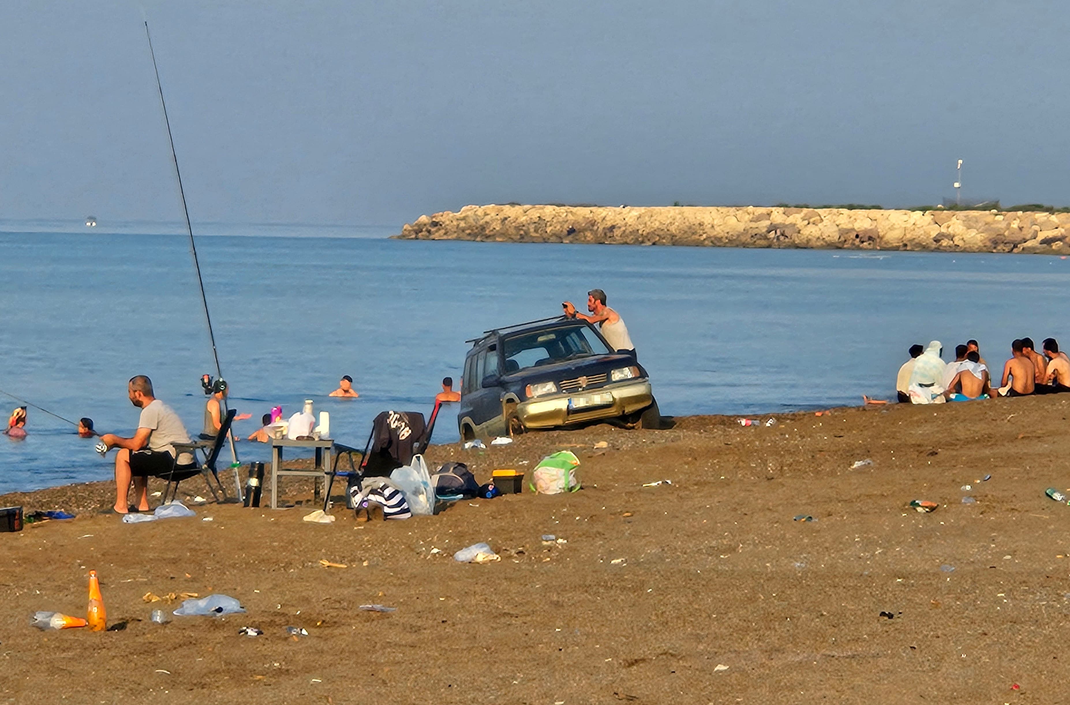 Antalya'da caretta yuvalama alanında skandal: Çadır kurdular, araçlarıyla yuvaları ezdi