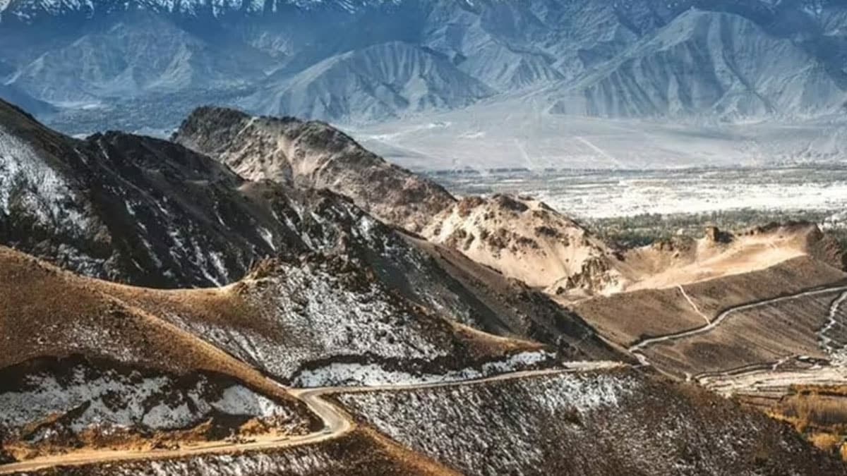 Dünyanın en yüksek rakımlı yolu ulaşıma açıldı: Everest'i bile geride bırakıyor