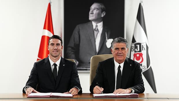 Beşiktaş, Dusan Vlahovic transferini KAP'a bildirdi: 3 yıllık sözleşme imzalandı