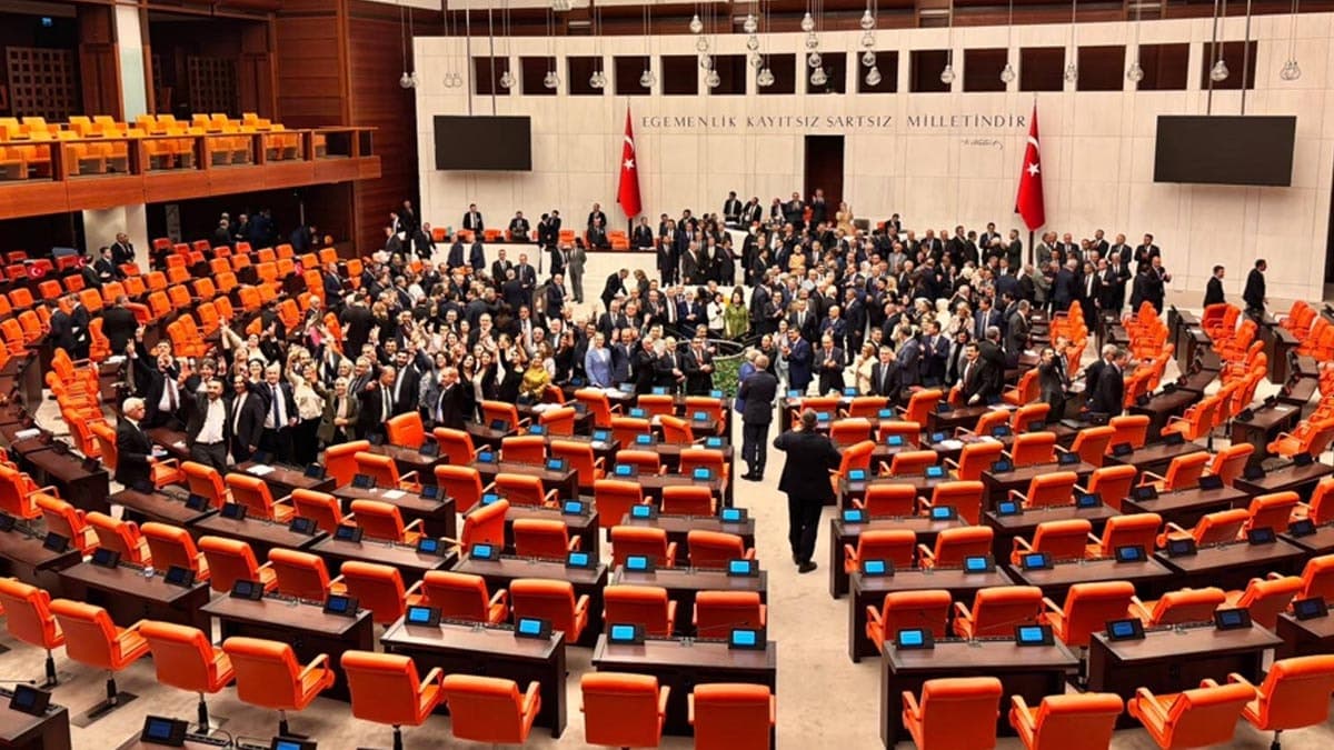 AKP'ye katılacak sürpriz isim bir partinin TBMM grubunu düşürebilir