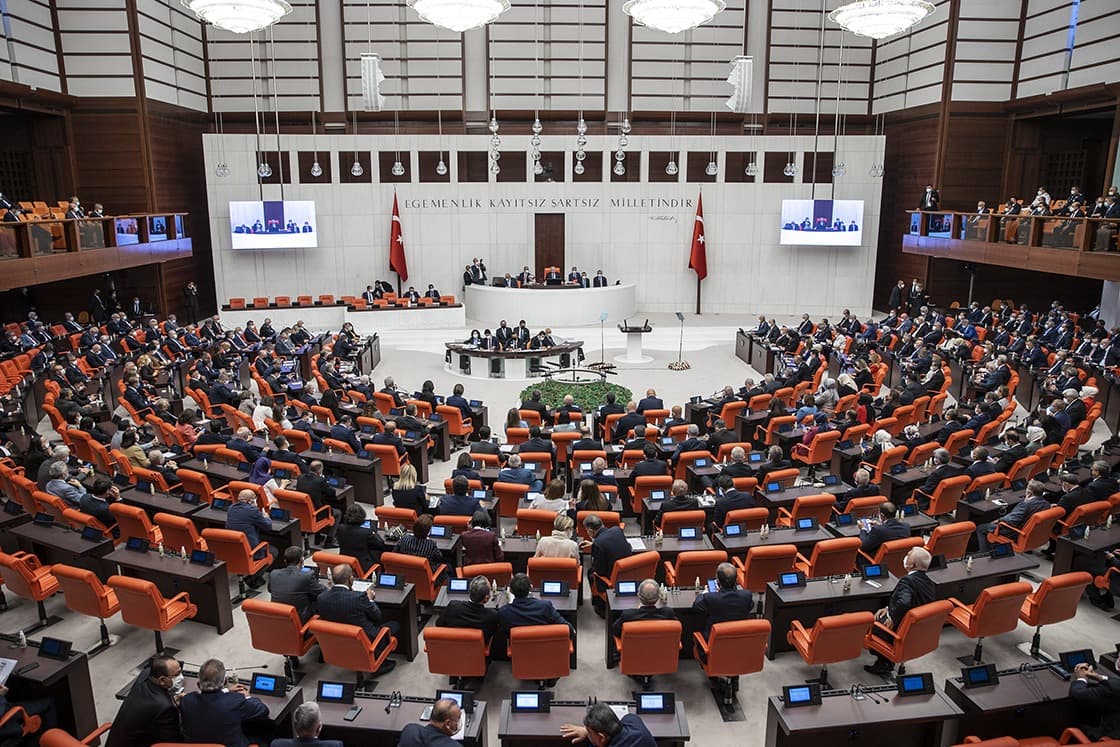 İYİ Parti'de istifa dalgası: Aydın Milletvekili Karakaş partiden ayrıldı
