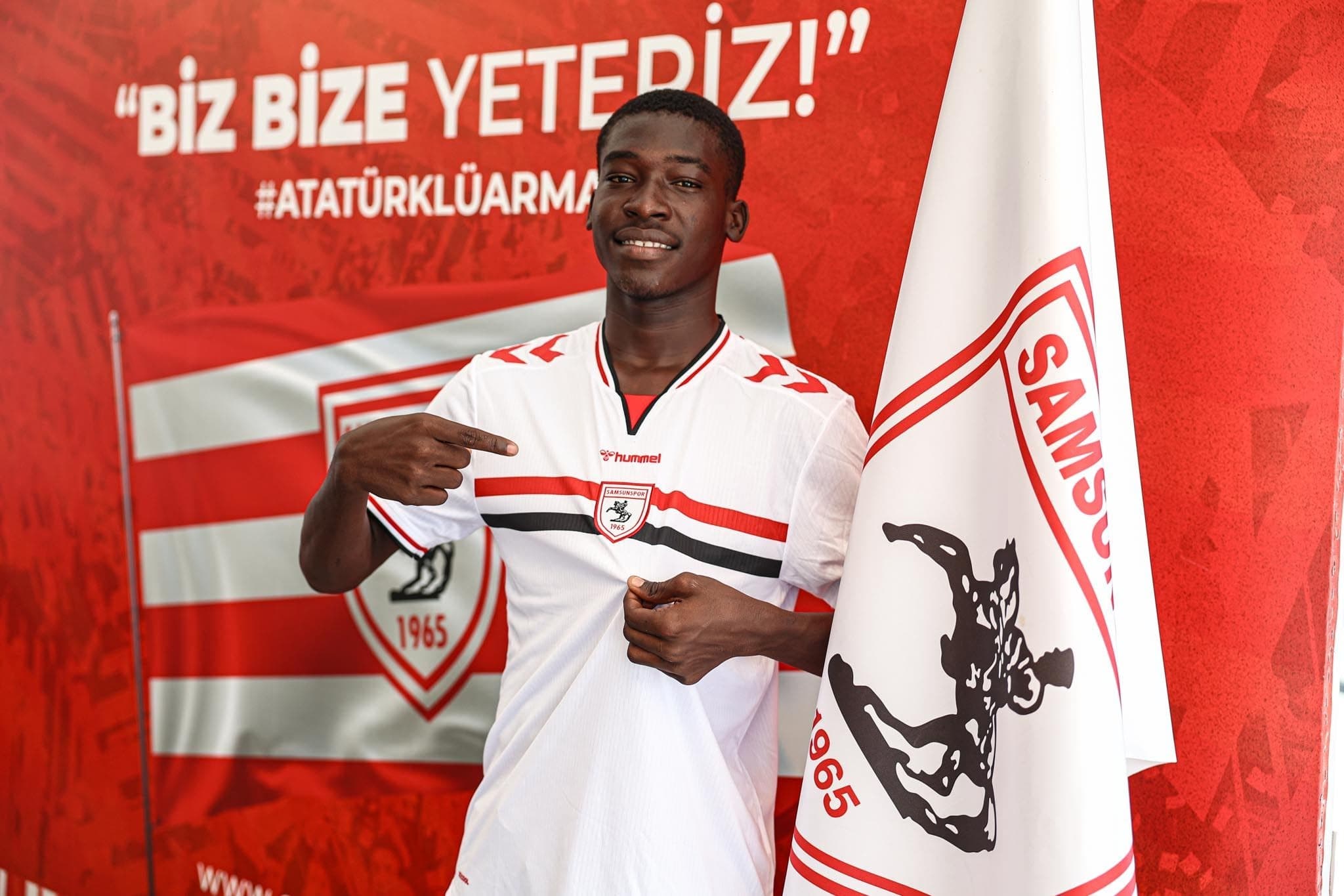 Samsunspor, 18 yaşındaki genç yıldızını kamuoyuna tanıttı