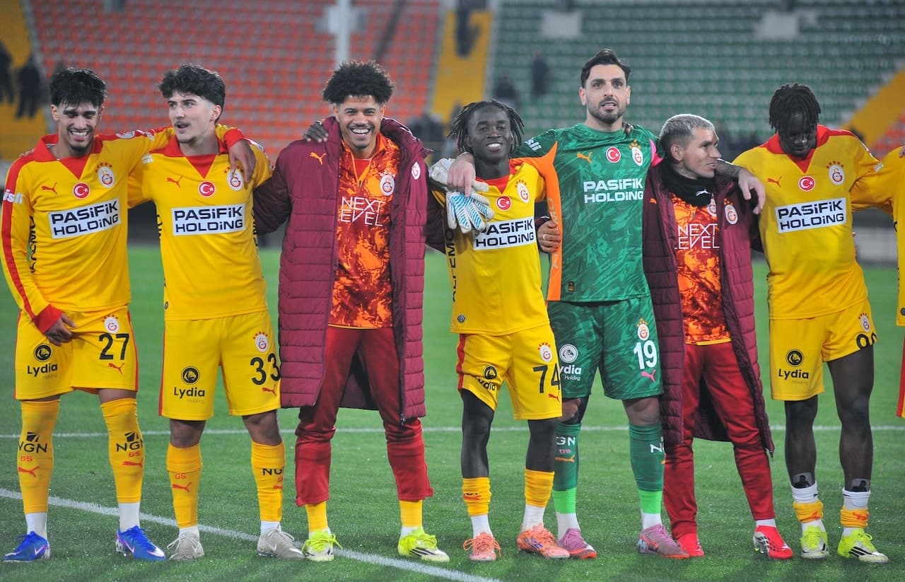 Galatasaray'da sakatlık şoku! Yıldız oyuncu 2 ay sahalardan uzak kalacak