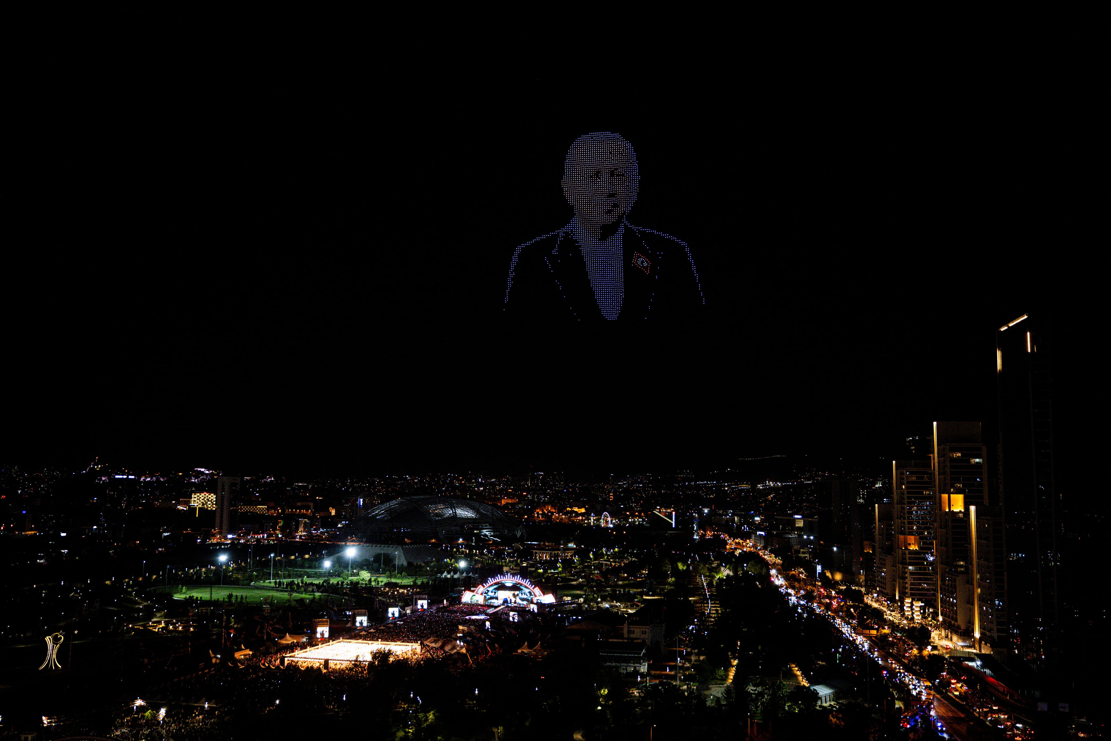 AK Parti'nin 25. Yılında Ankara Semalarında Görsel Şölen: Dronlarla Tarihi Kutlama