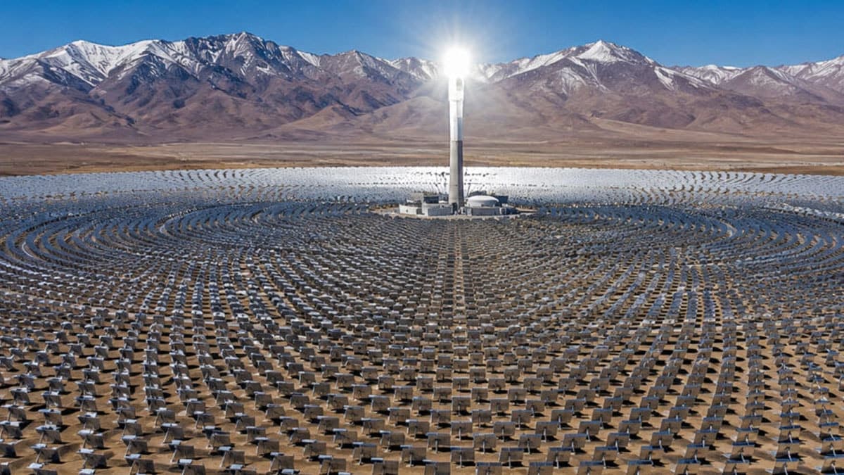 Dünyanın 'çatısında' dev güneş enerjisi projesi: 16 bin ayna eş zamanlı çalışmaya başlıyor
