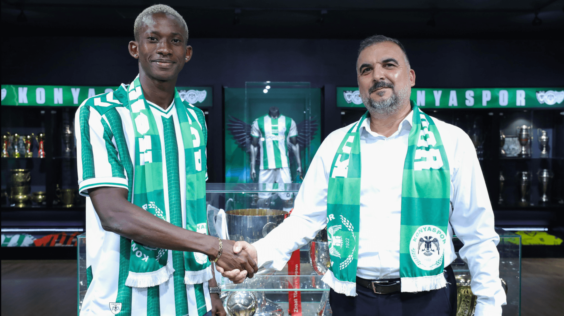 Konyaspor, transferde hız kesmiyor: 4 futbolcuyla birden sözleşme imzalandı