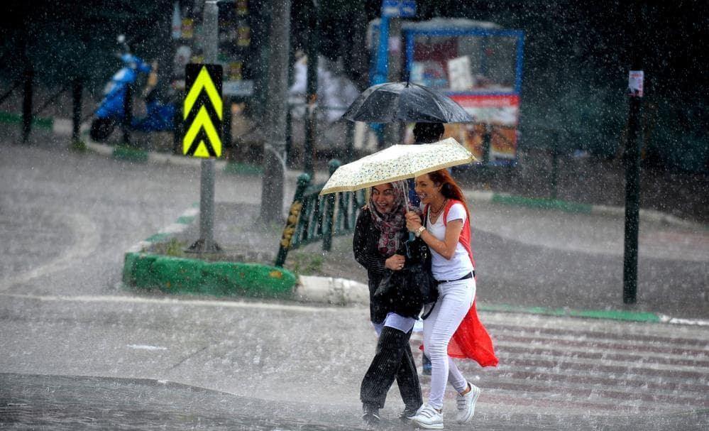 Meteoroloji'den 11 il için sarı kodlu alarm: Kuvvetli sağanak geliyor