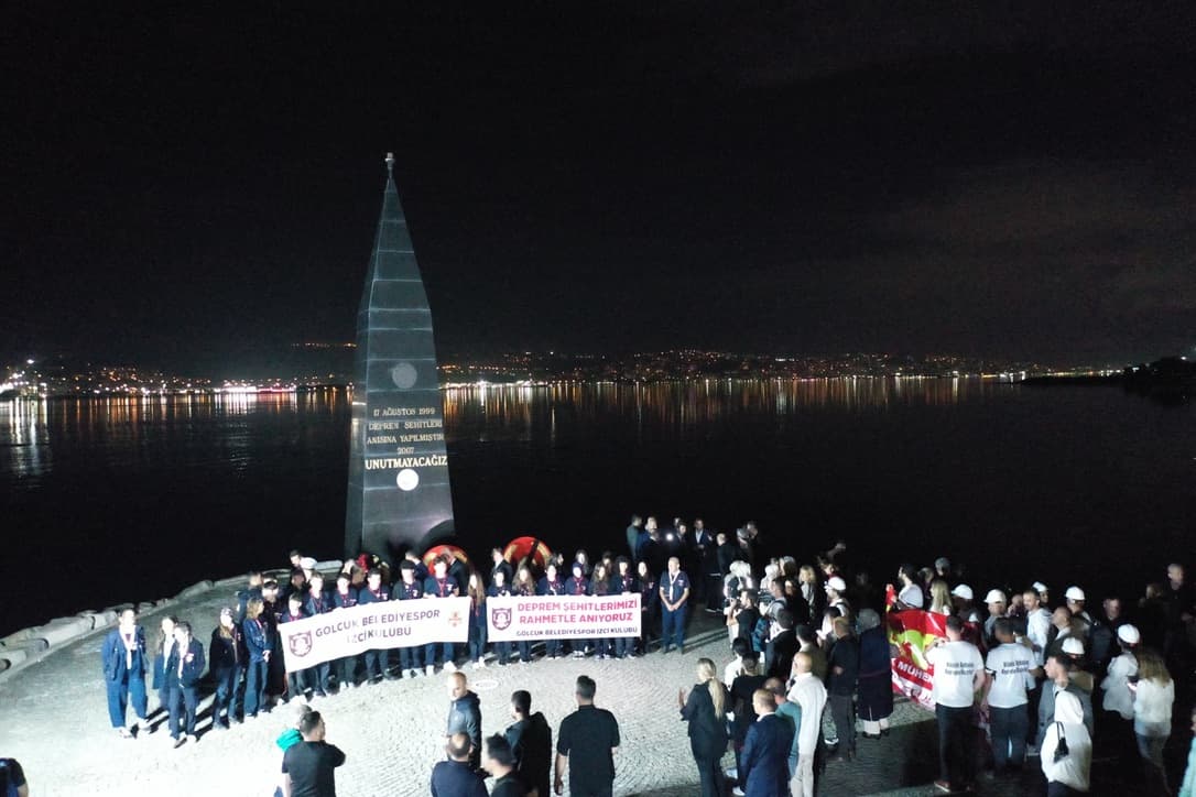 Marmara depreminin 27. yılı: Acılar tazeliğini koruyor, şehitler törenlerle anıldı