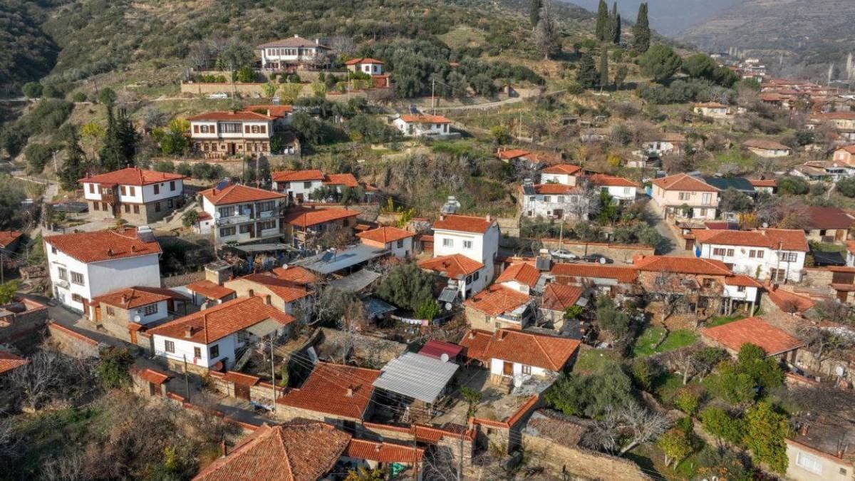 Gizemli köyde doğan her çocuk görme yetisi olmadan hayata gözlerini açıyor