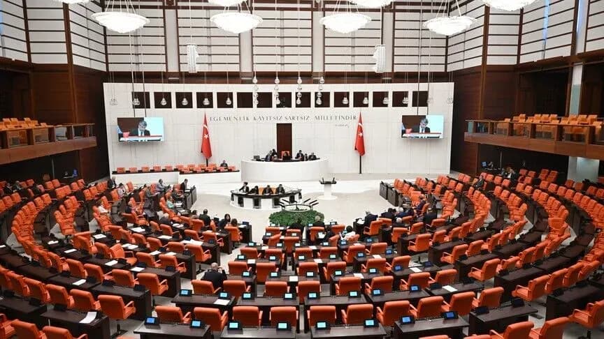Ankara kulisleri hareketlendi: 2 ayrı ittifak hazırlığı! 3 parti anlaştı, 3 parti masada