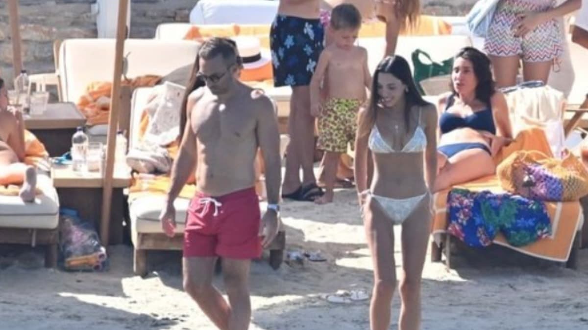Vakko'nun veliahtı Bodrum tatilinde sevgilisiyle objektif oldu