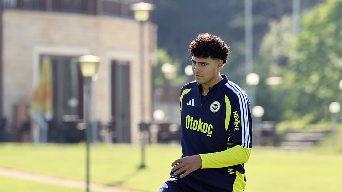 Fenerbahçe'de Tek Günde 3 İsimle Yollar Ayrıldı