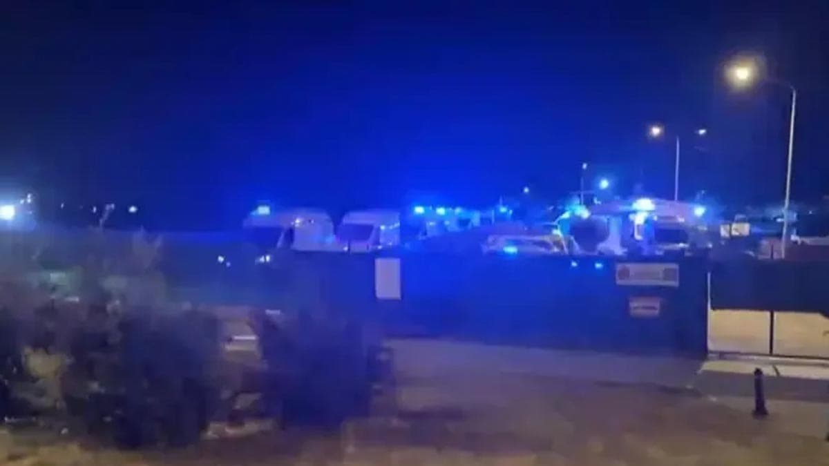 Zeytinburnu açıklarında sürüklenen gemi yardım çağrısı yaptı